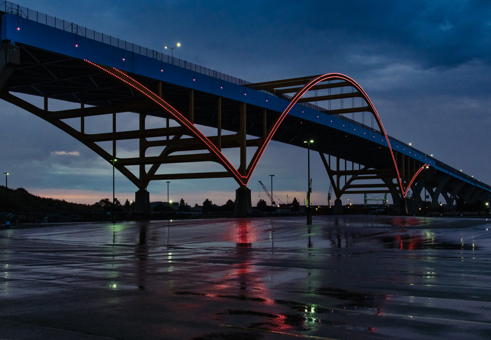Hoan Bridge Suicide Death - Person Jumped To Death at Daniel W. Hoan Memorial Bridge in Milwaukee, Wisconsin